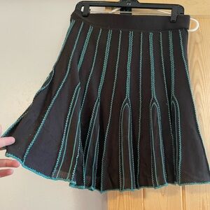 🌟 Vintage! 🌟 Knit skirt w/beautiful green piping detail